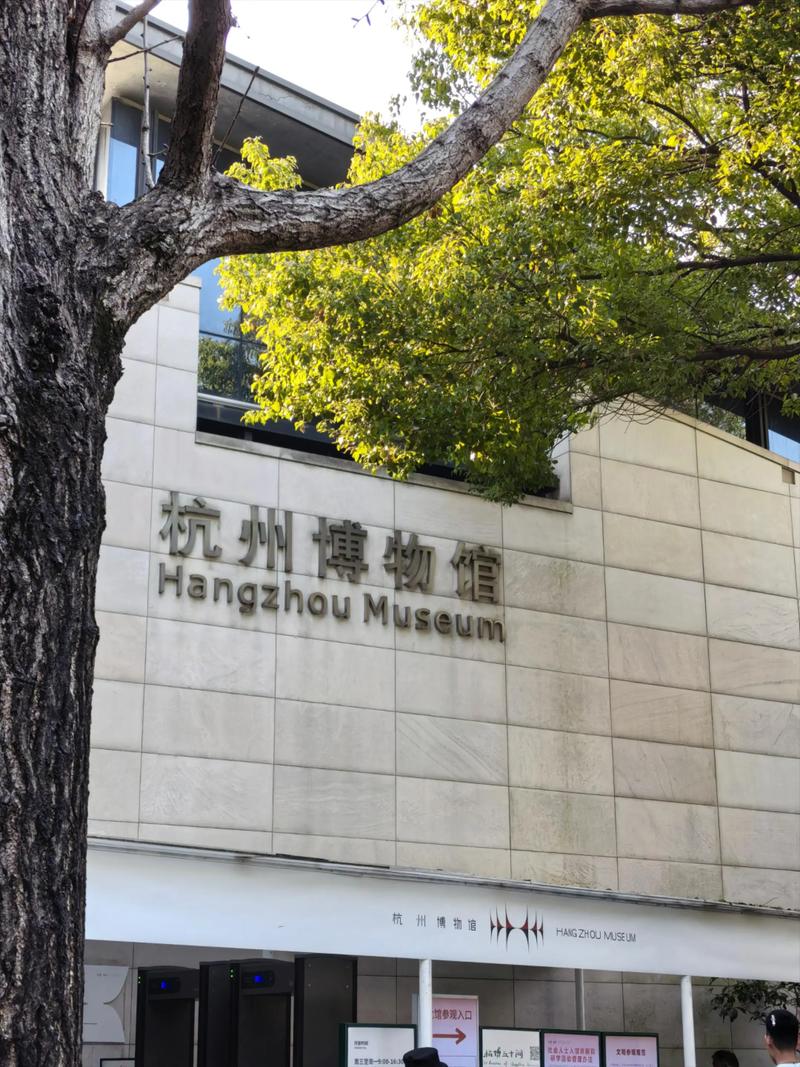 你是否曾被电视剧中的精美青瓷吸引，却因找不到资源而遗憾？别担心！现在我们为你整理了一份关于“青瓷”电视剧的观剧指南。让我们一起揭开这些古色古香瓷器背后的秘密吧。