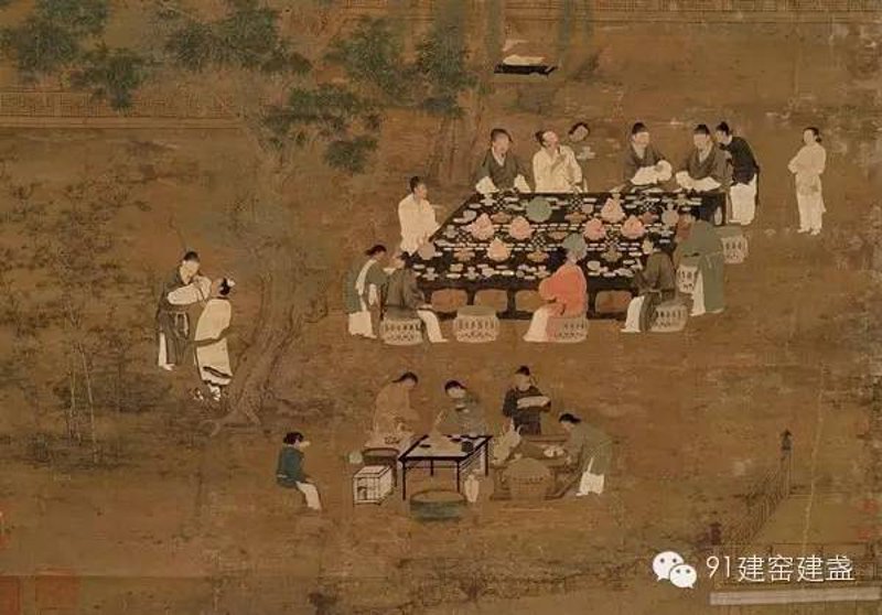 南宋官窖月白釉海棠形贯耳瓶：走进历史的韵味