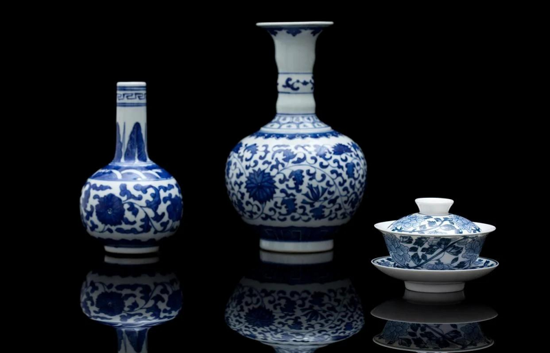 探寻官窑瓷器：真品与仿制品的视觉盛宴